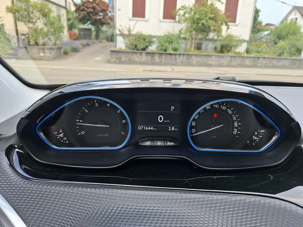 PEUGEOT 2008 1.6 VTi Allure-image-18