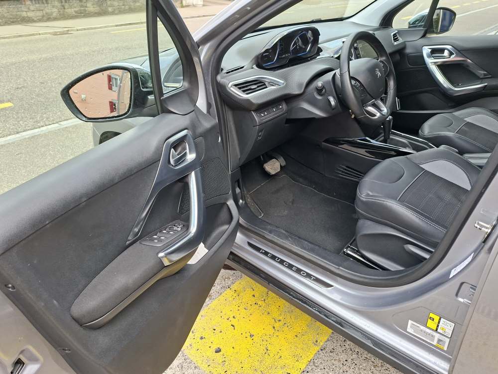PEUGEOT 2008 1.6 VTi Allure-image-8