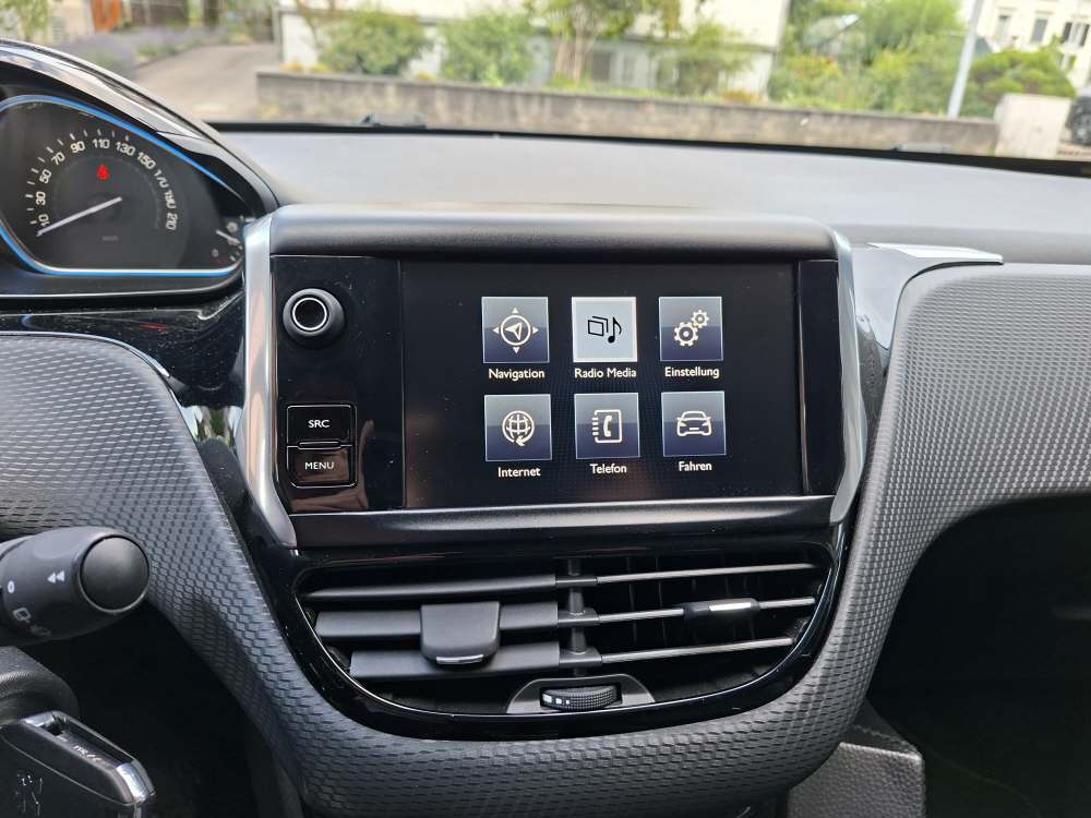 PEUGEOT 2008 1.6 VTi Allure-image-19
