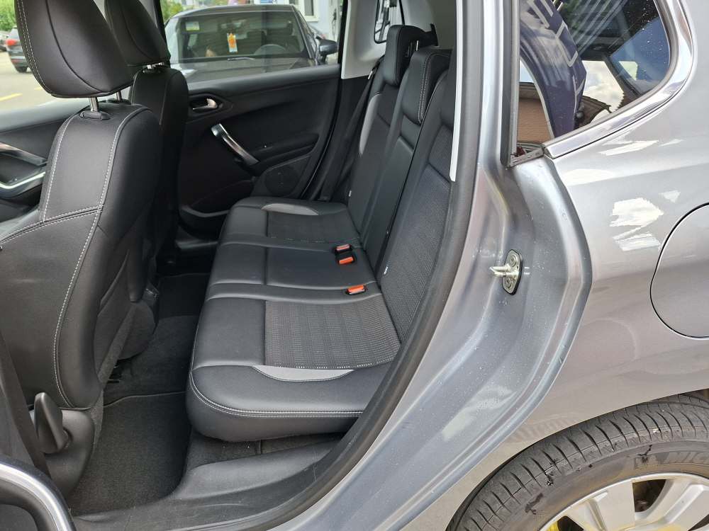 PEUGEOT 2008 1.6 VTi Allure-image-7