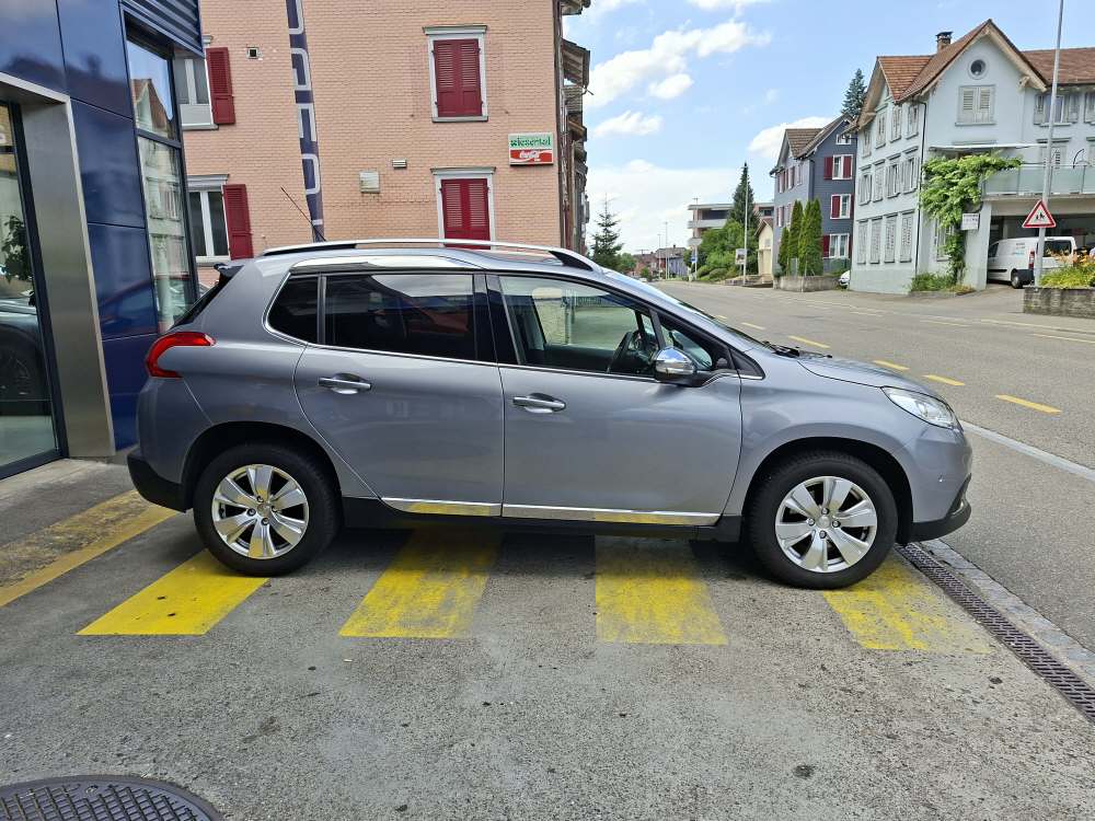 PEUGEOT 2008 1.6 VTi Allure-image-5
