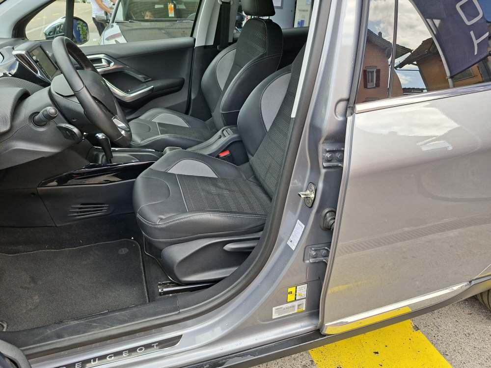 PEUGEOT 2008 1.6 VTi Allure-image-6