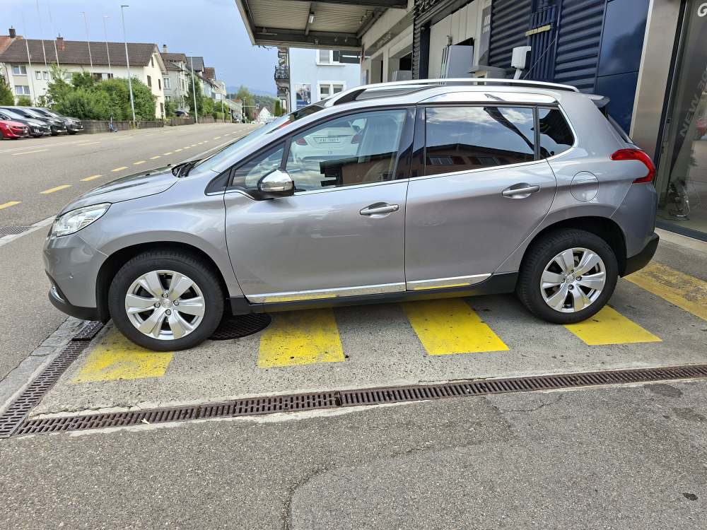 PEUGEOT 2008 1.6 VTi Allure-image-3