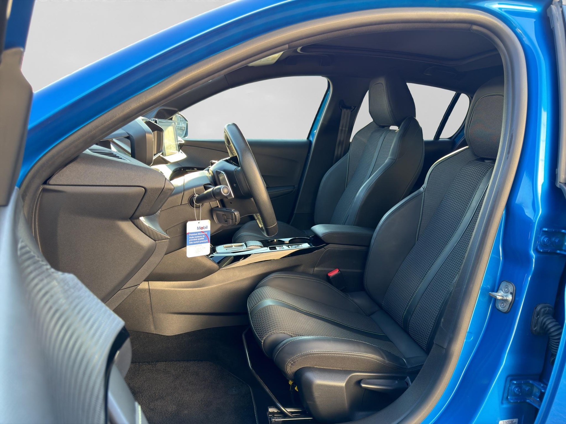 PEUGEOT 208 1.2 PureTech 100 GT-showroom-element-1