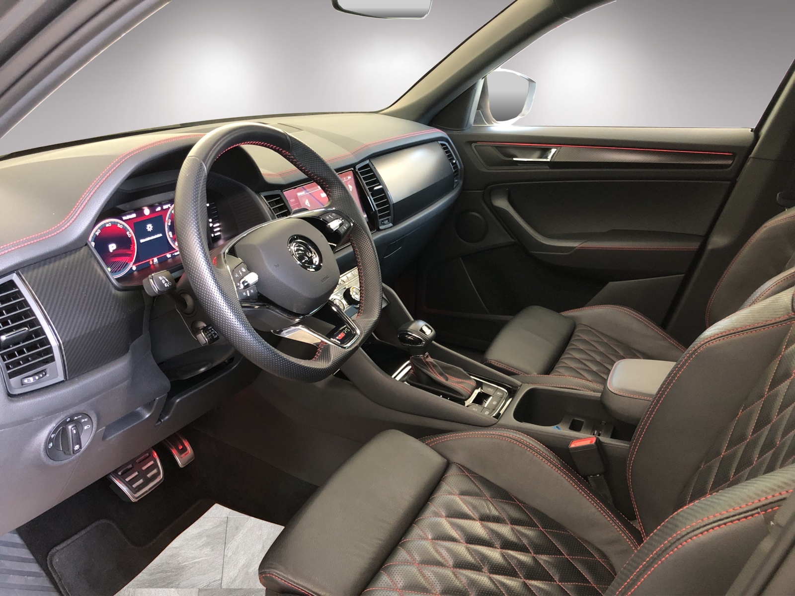 SKODA Kodiaq 2.0 TSI 4x4 RS-image-8