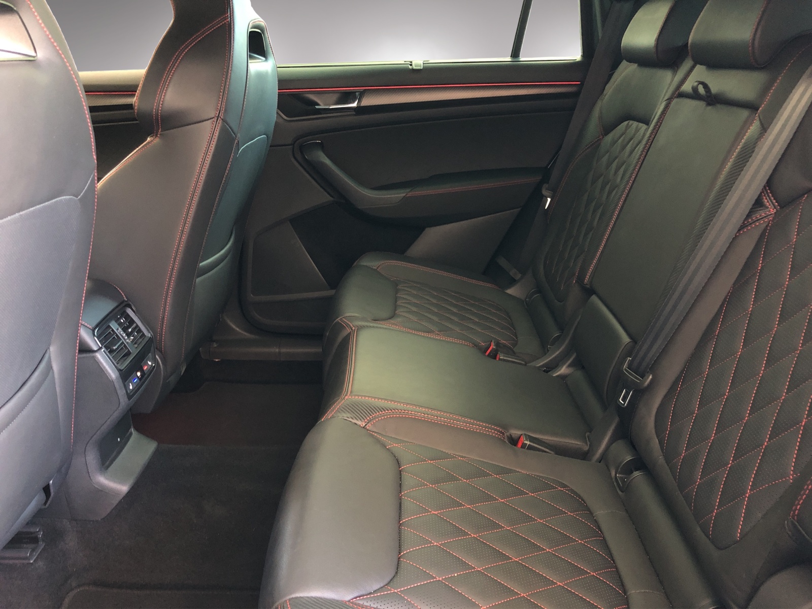 SKODA Kodiaq 2.0 TSI 4x4 RS-image-19