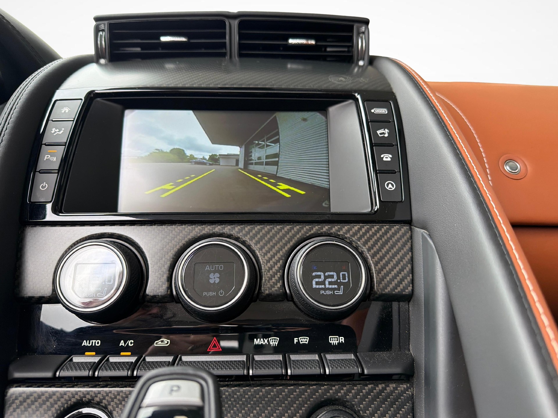 JAGUAR F-Type Convertible 5.0 V8 SVR AWD 575 PS-image-14