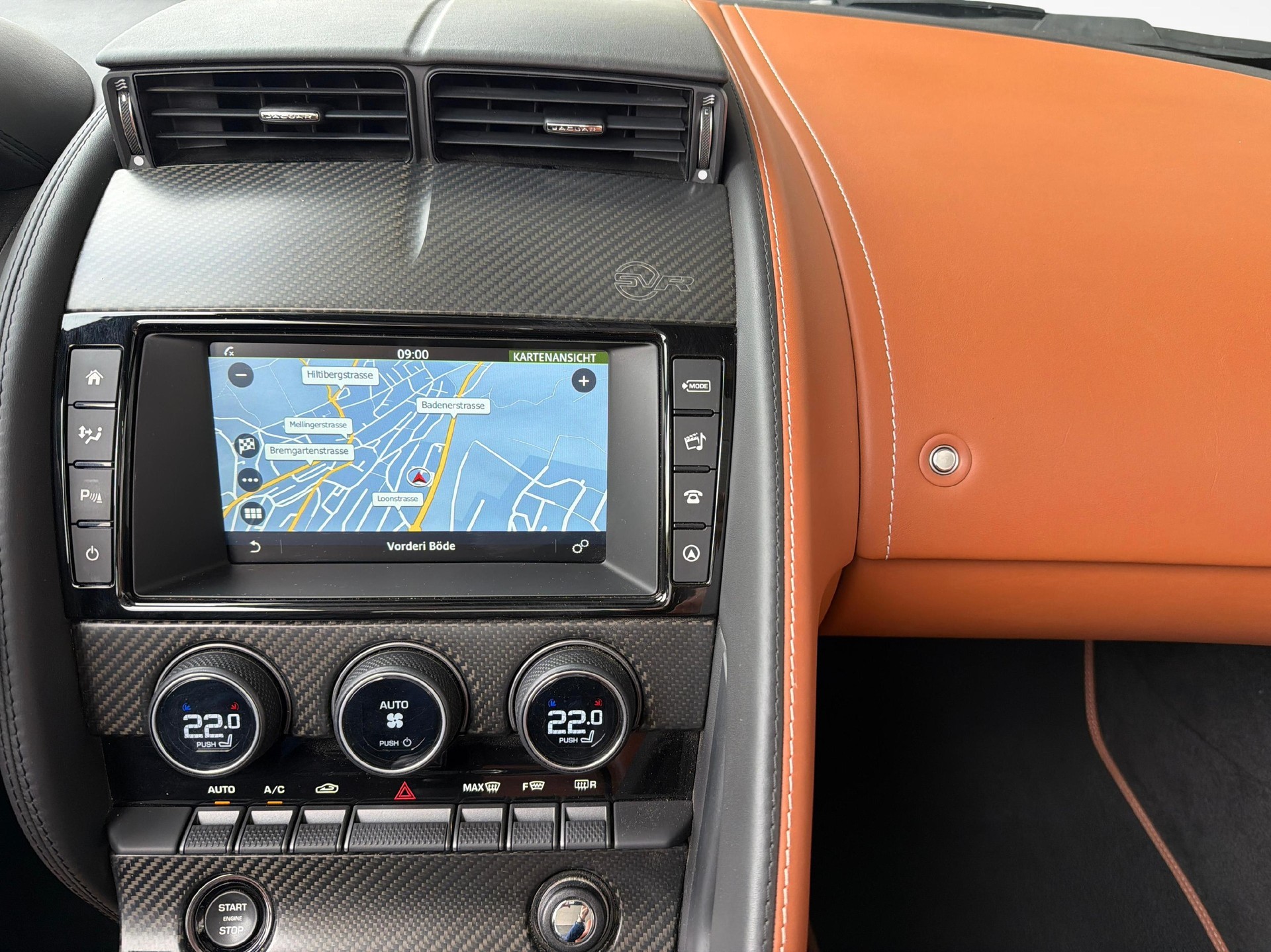 JAGUAR F-Type Convertible 5.0 V8 SVR AWD 575 PS-image-15