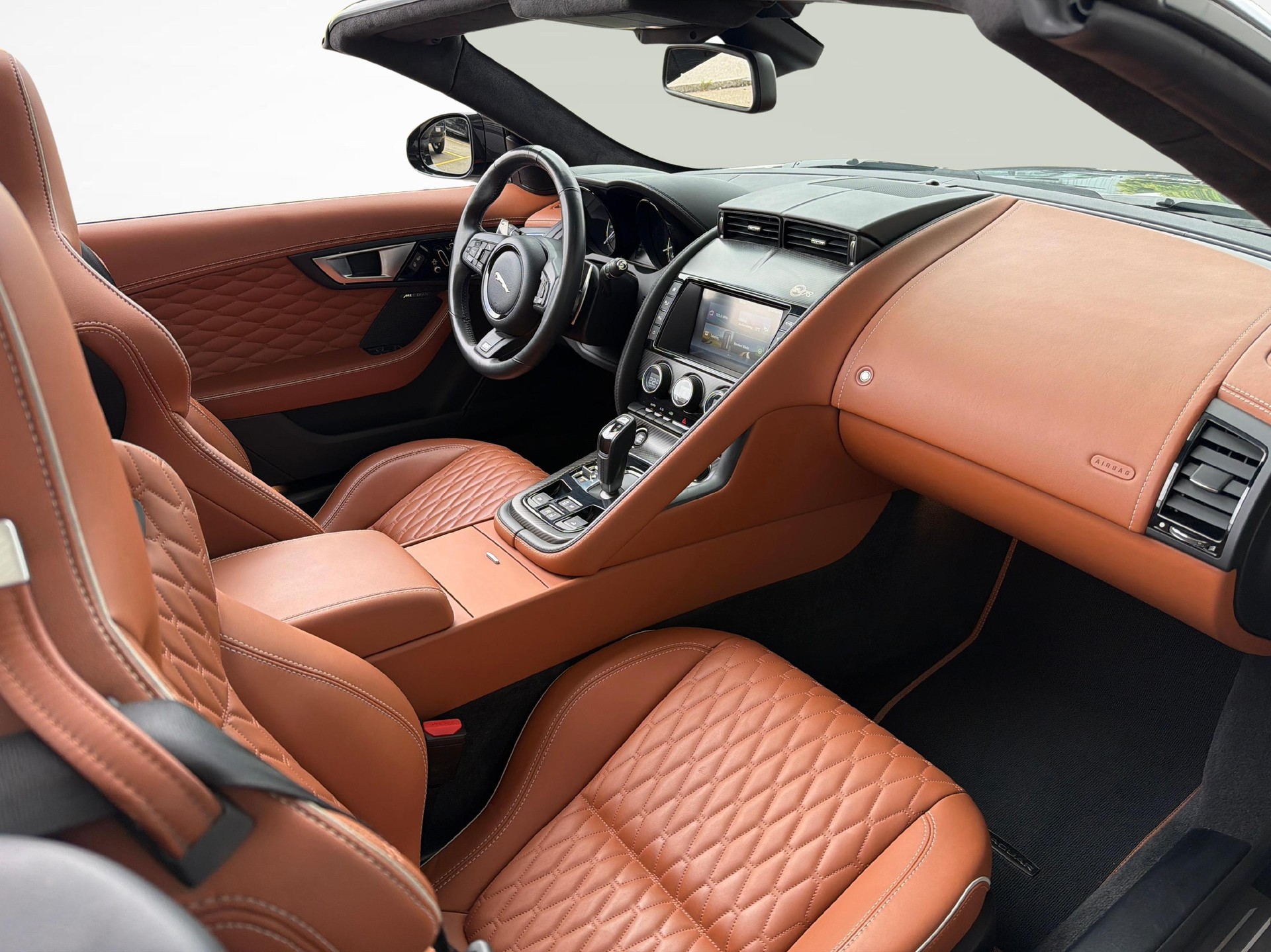 JAGUAR F-Type Convertible 5.0 V8 SVR AWD 575 PS-image-9