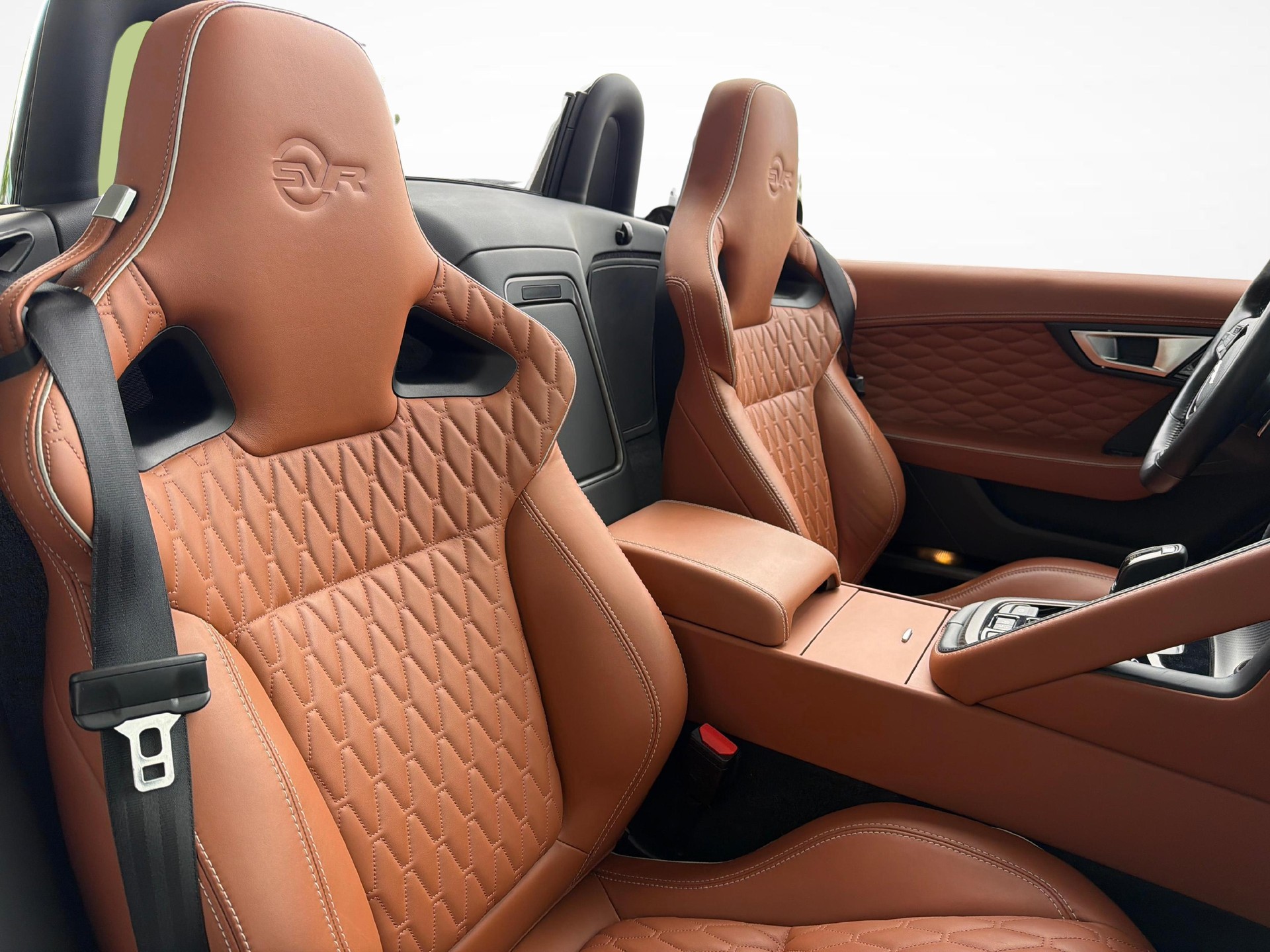 JAGUAR F-Type Convertible 5.0 V8 SVR AWD 575 PS-image-10