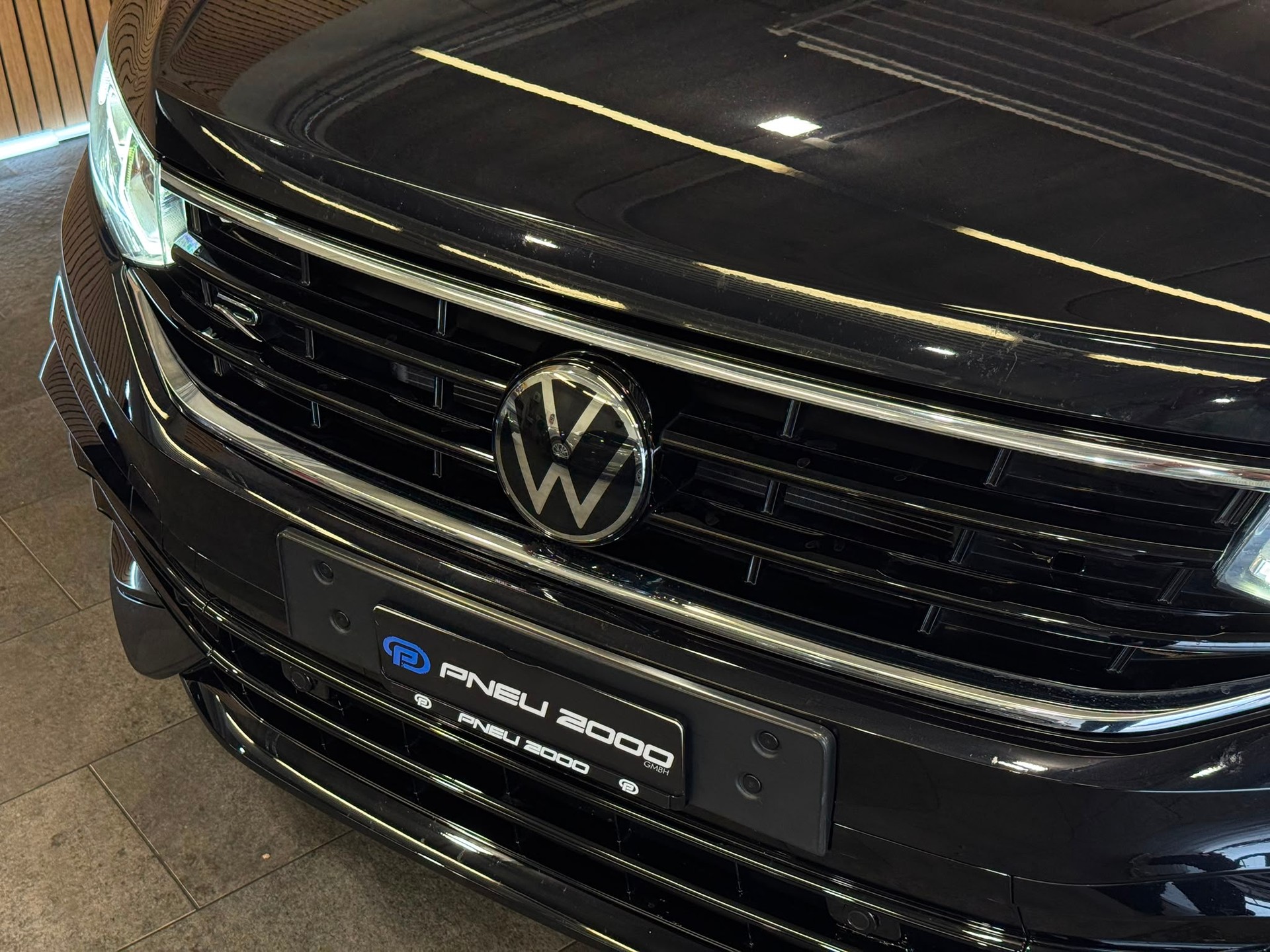 VW Tiguan 2.0TSI R 4Motion DSG-showroom-element-3