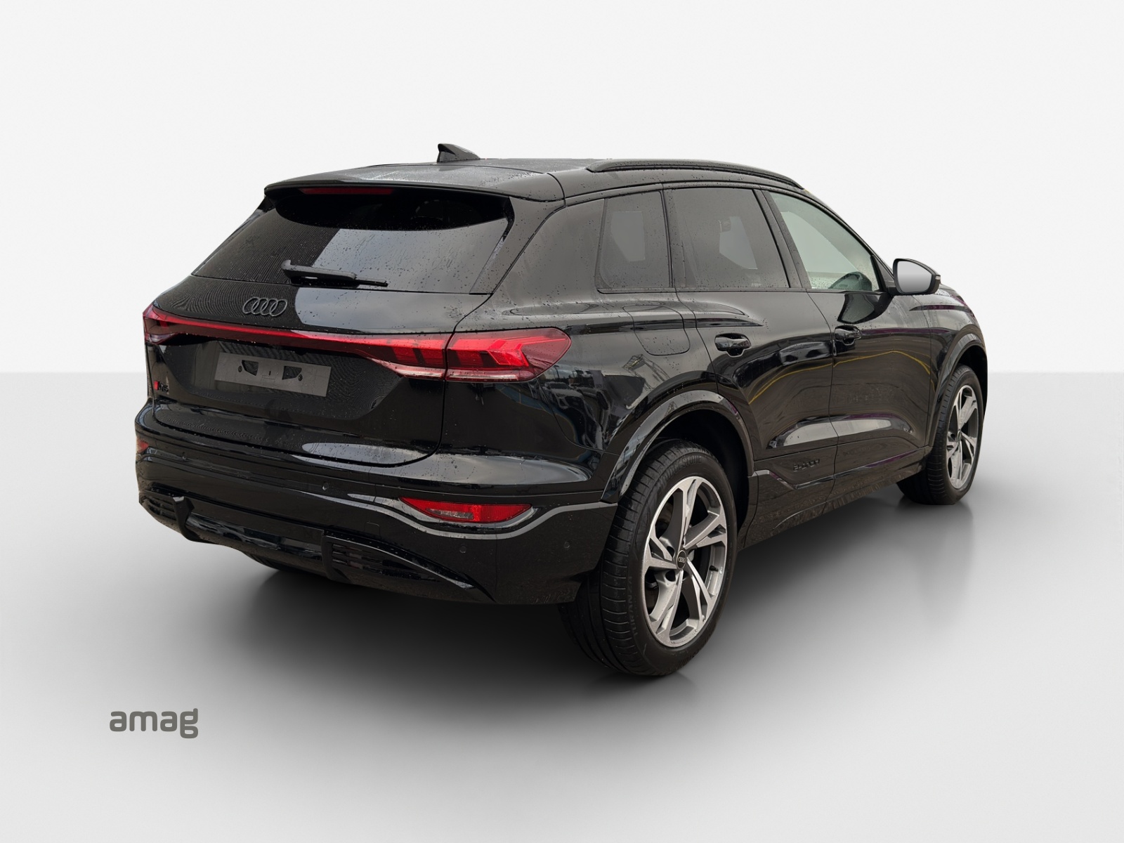 AUDI Q6 e-tron quattro-image-4