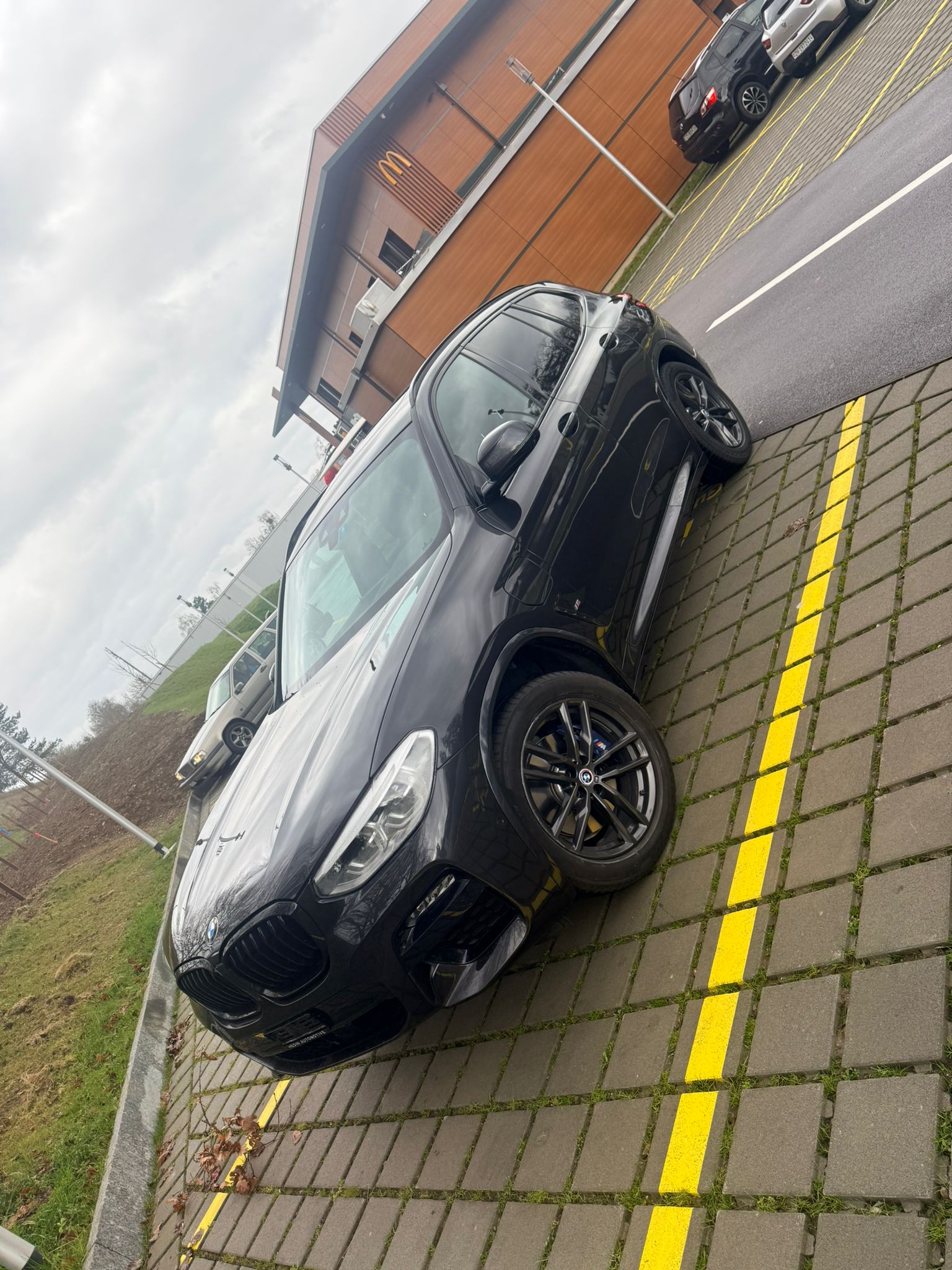 BMW 30e xDrive SAG MSPORT *PANO DACH-image-7