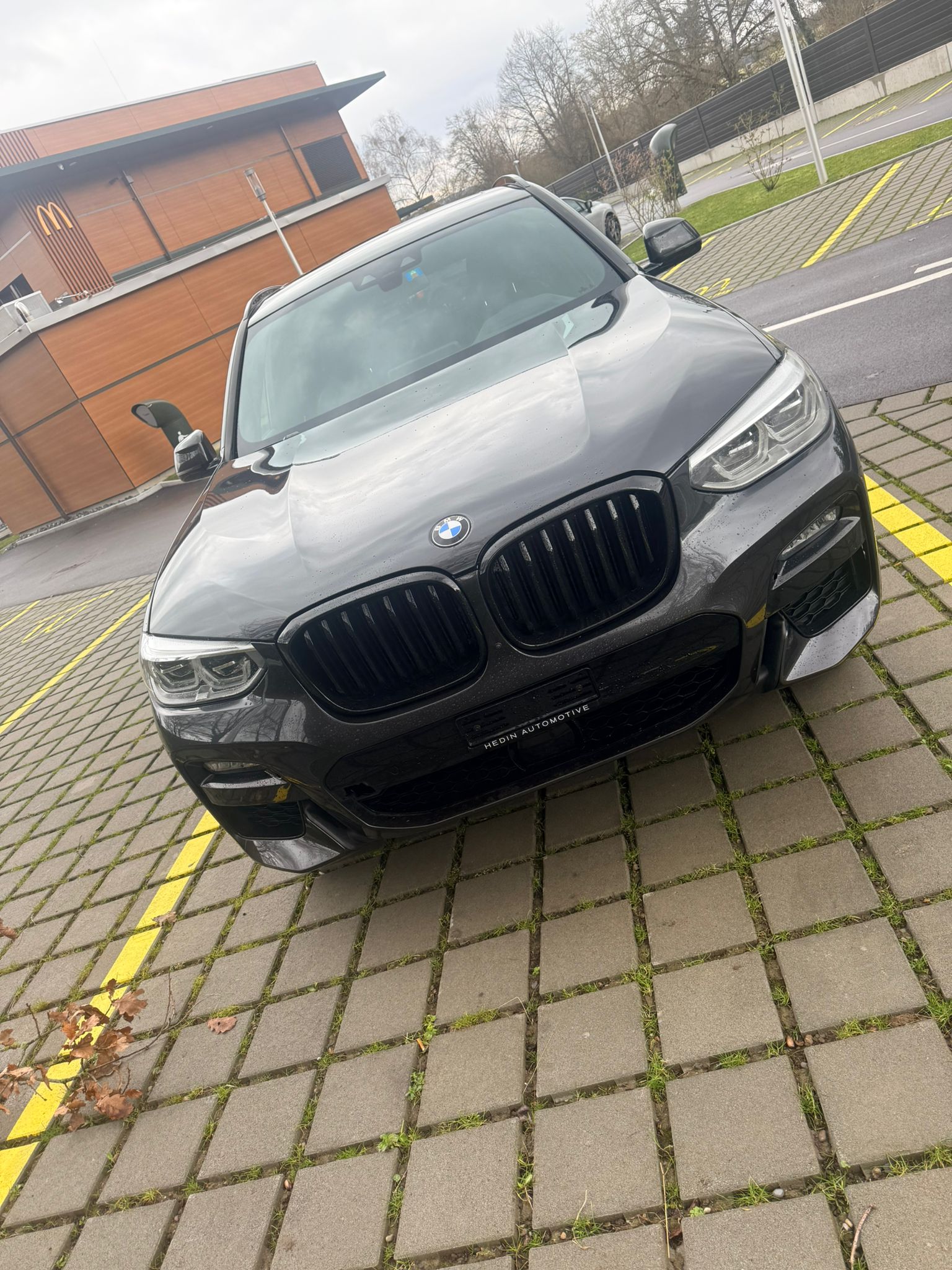 BMW 30e xDrive SAG MSPORT *PANO DACH-image-0