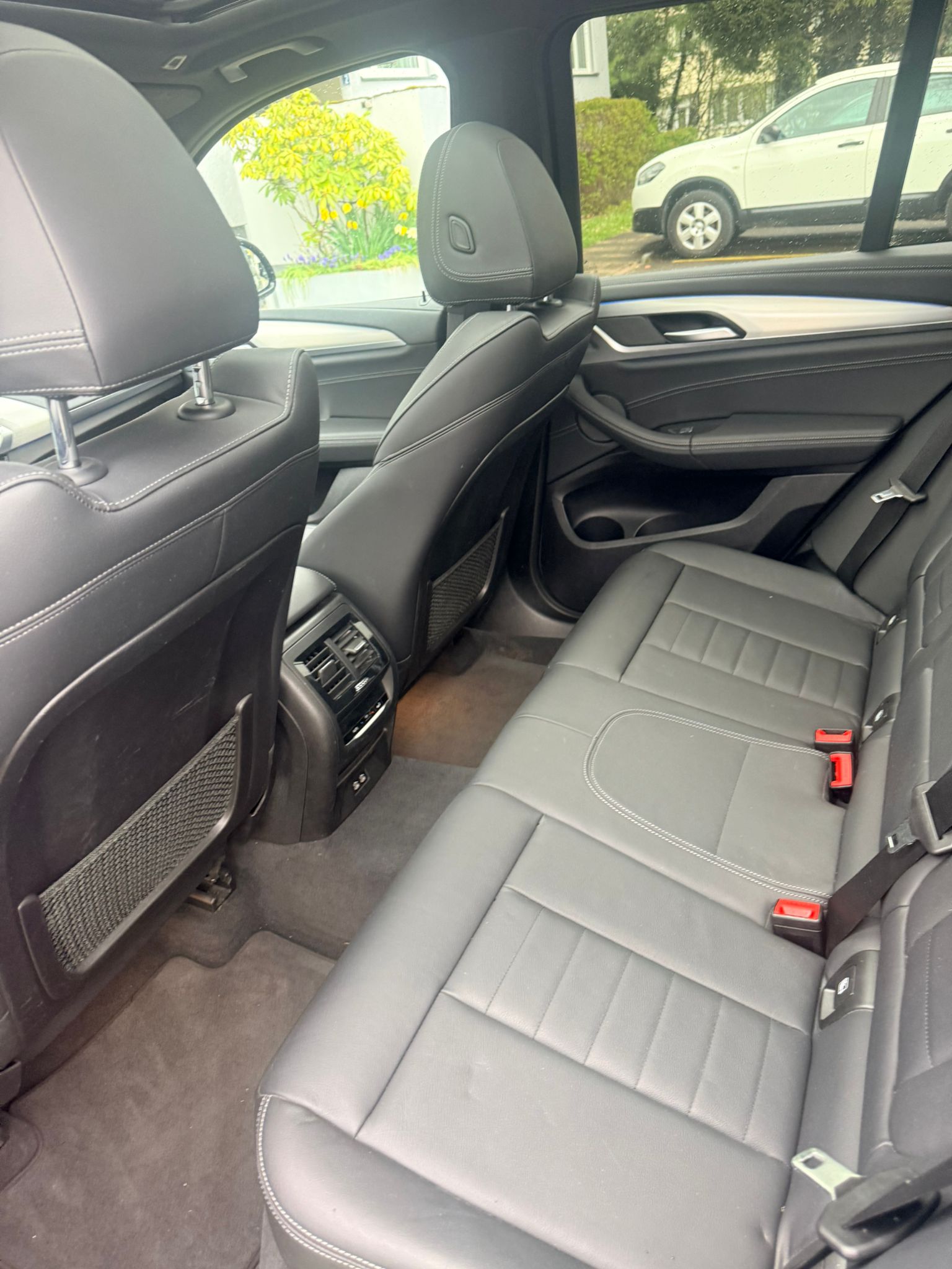 BMW 30e xDrive SAG MSPORT *PANO DACH-image-8