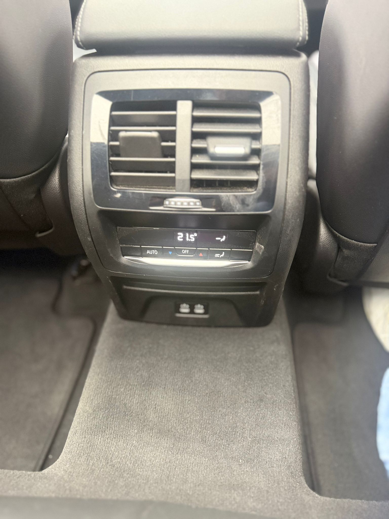 BMW 30e xDrive SAG MSPORT *PANO DACH-image-11
