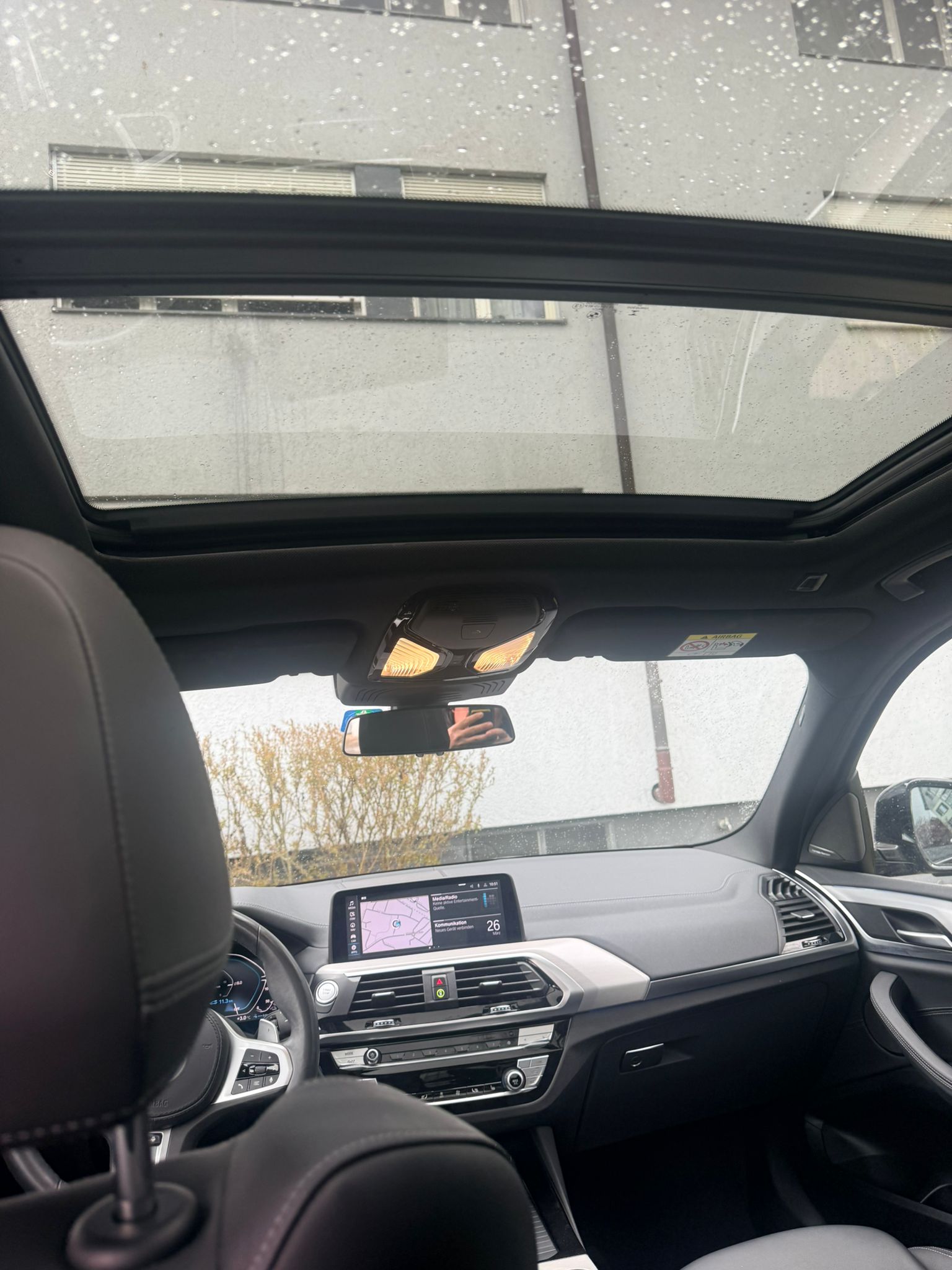 BMW 30e xDrive SAG MSPORT *PANO DACH-image-9