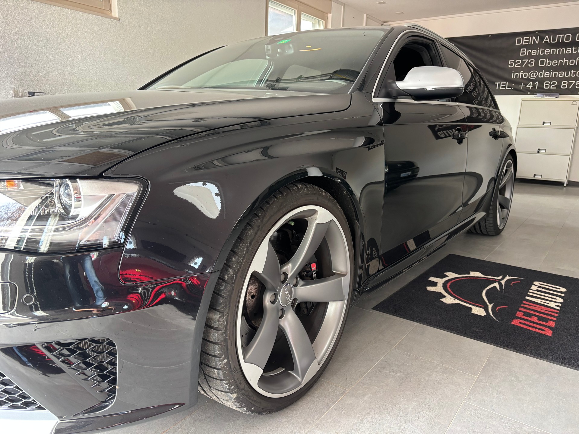 AUDI RS4 Avant 4.2 FSI V8 quattro S-tronic-image-2