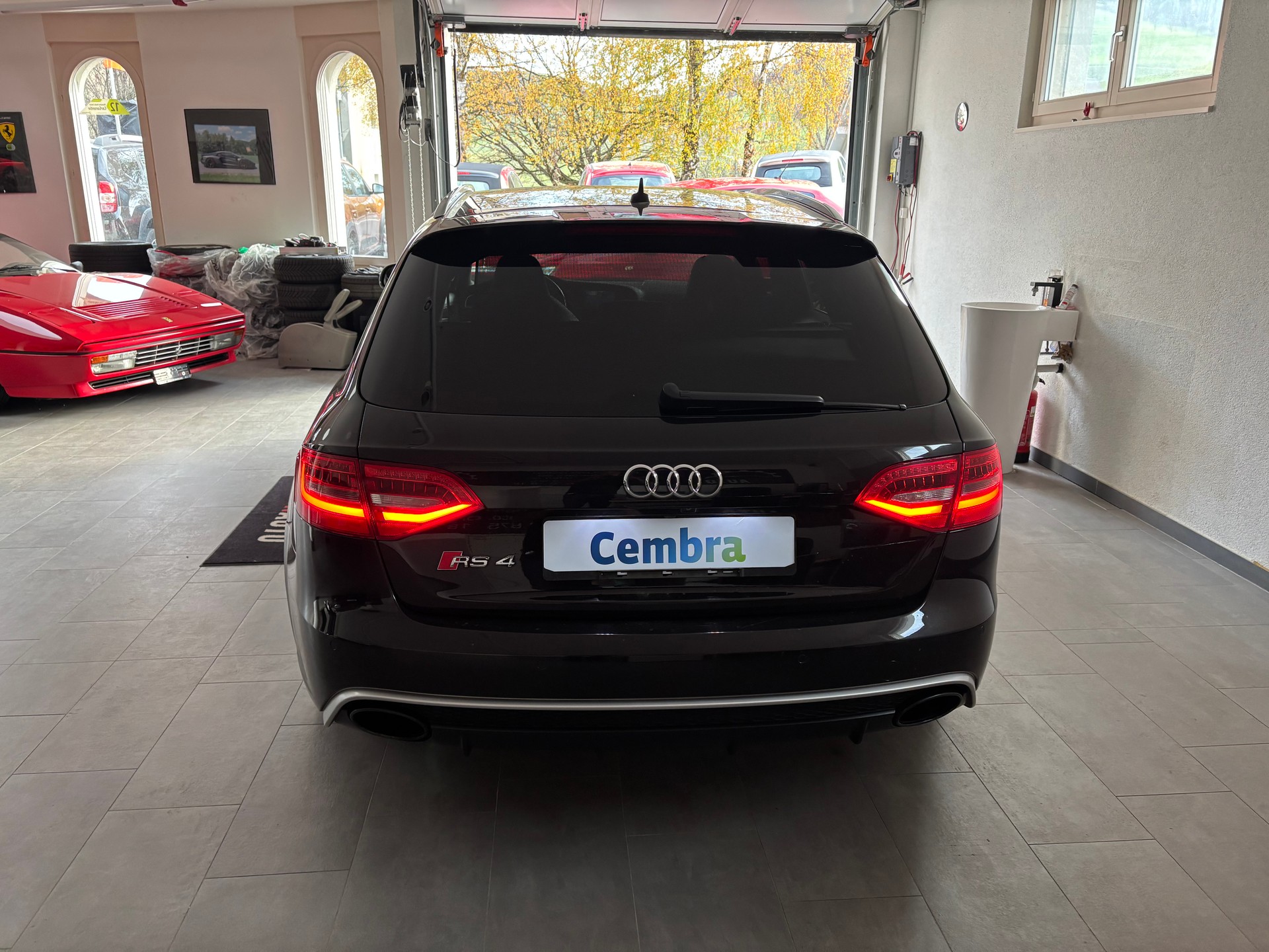 AUDI RS4 Avant 4.2 FSI V8 quattro S-tronic-image-3