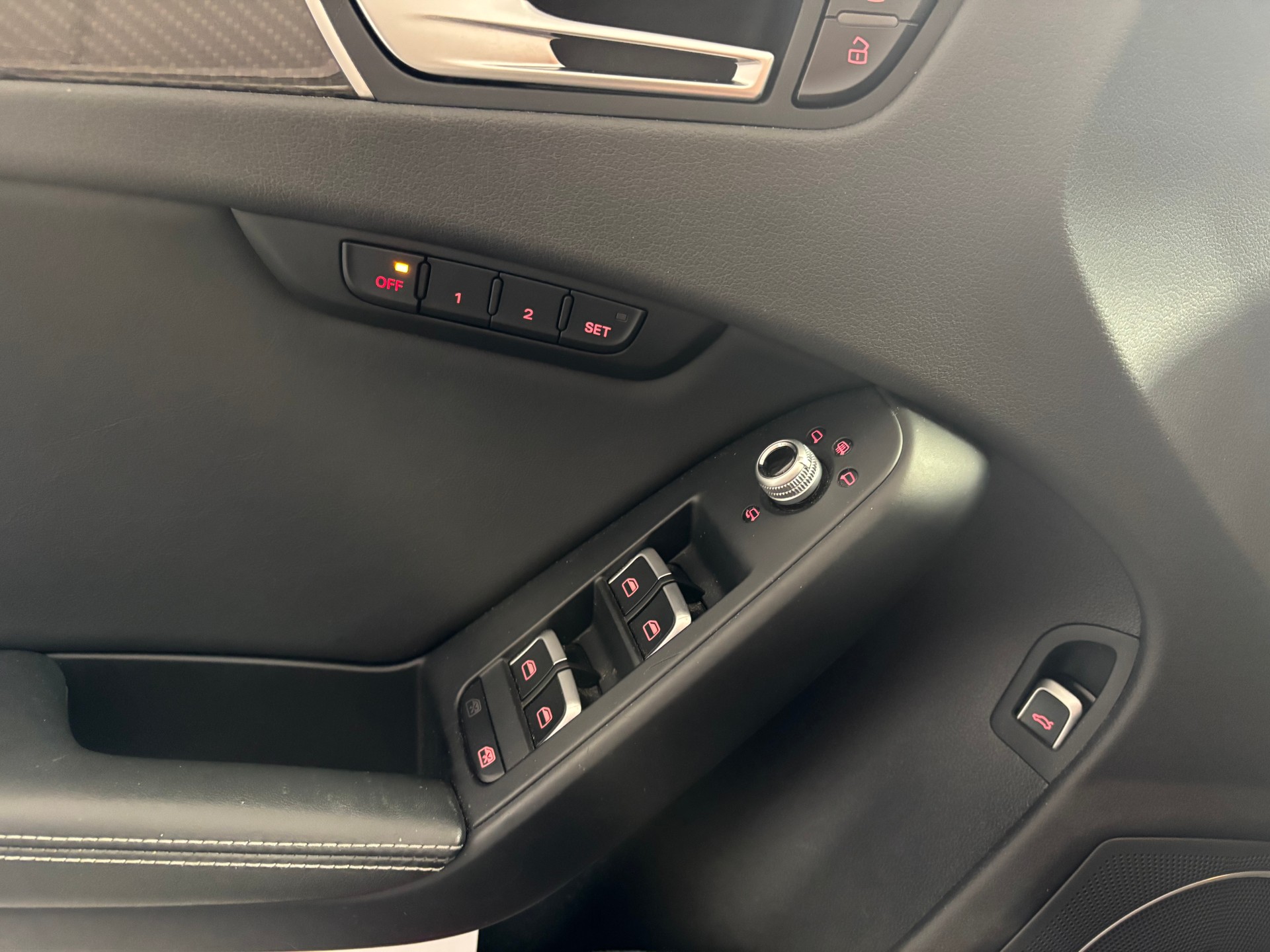 AUDI RS4 Avant 4.2 FSI V8 quattro S-tronic-image-13