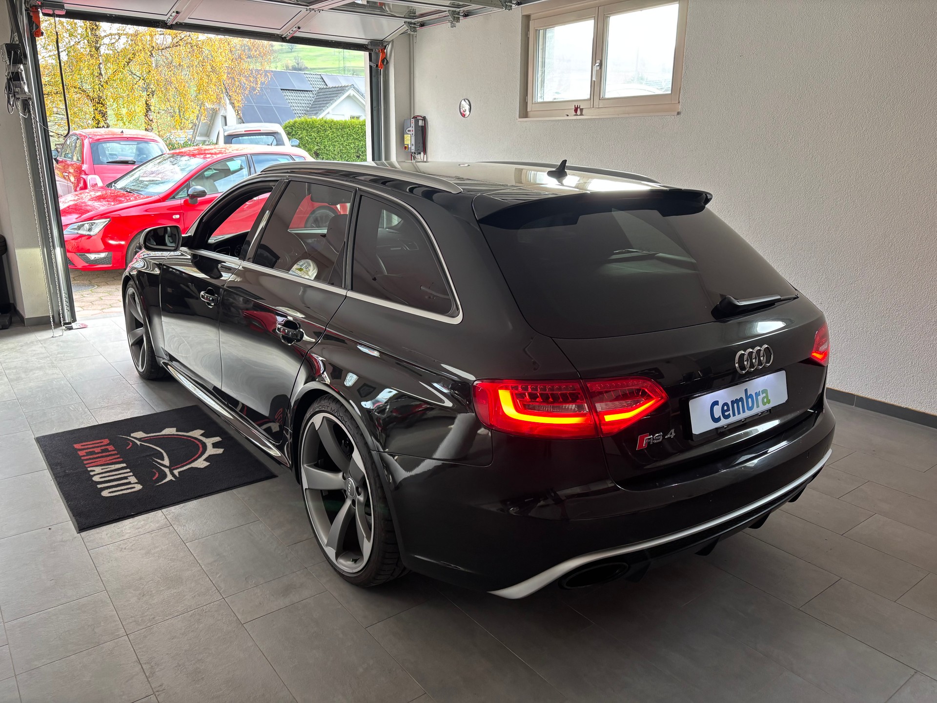 AUDI RS4 Avant 4.2 FSI V8 quattro S-tronic-image-4
