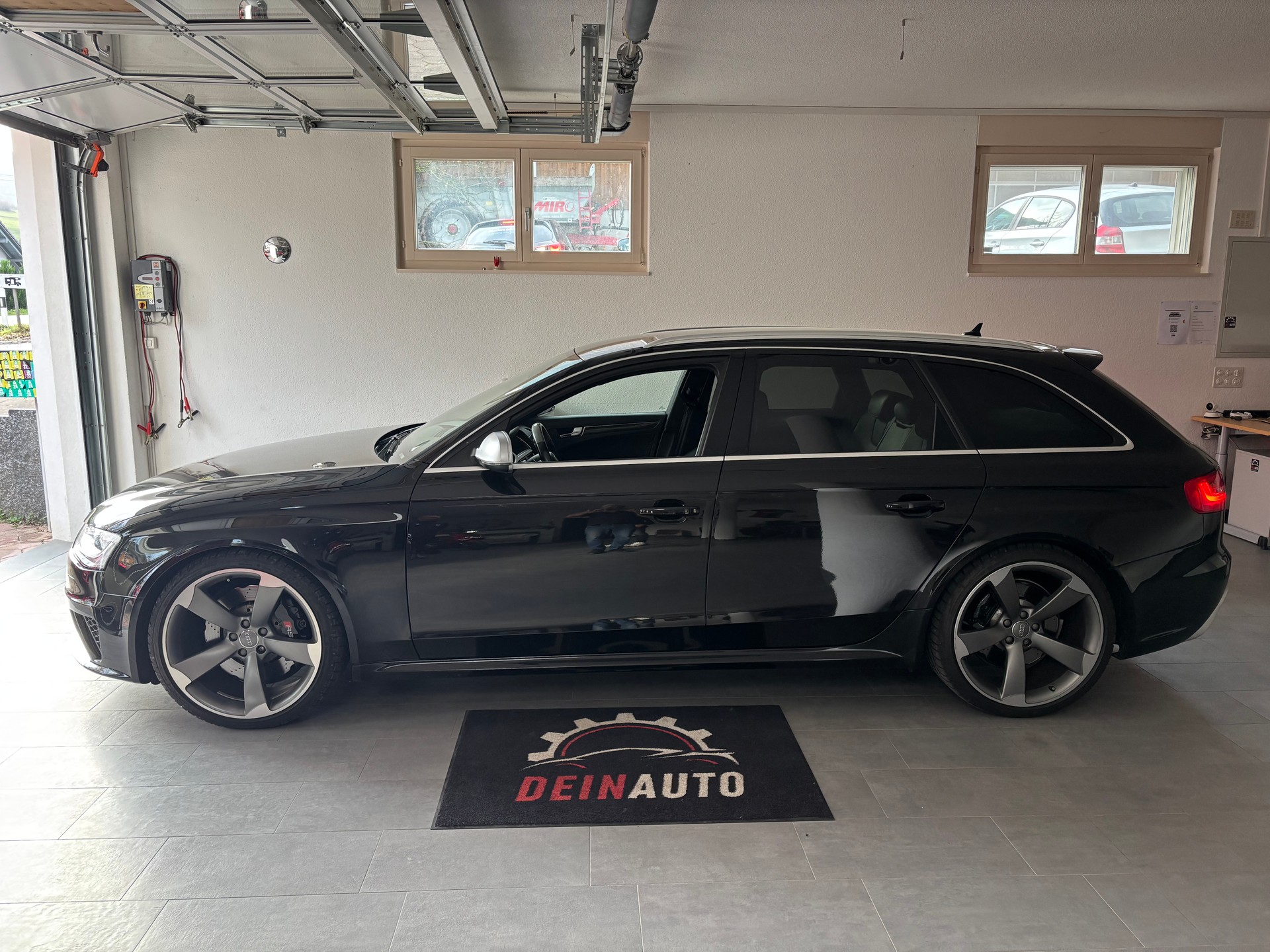 AUDI RS4 Avant 4.2 FSI V8 quattro S-tronic-image-1