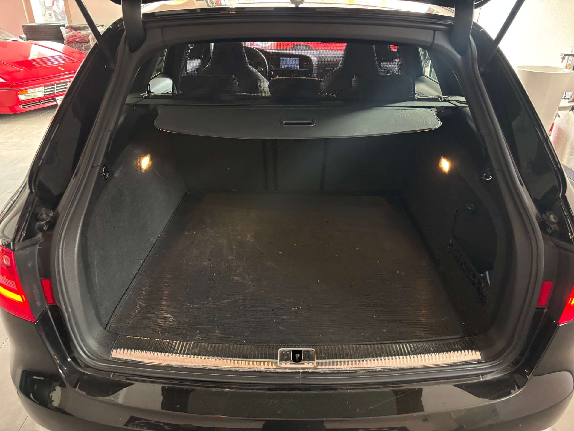 AUDI RS4 Avant 4.2 FSI V8 quattro S-tronic-image-10