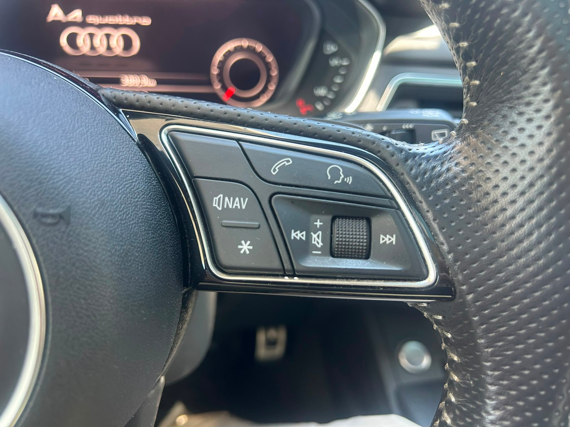AUDI A4 Avant 2.0 TDI Sport quattro S-tronic-image-10