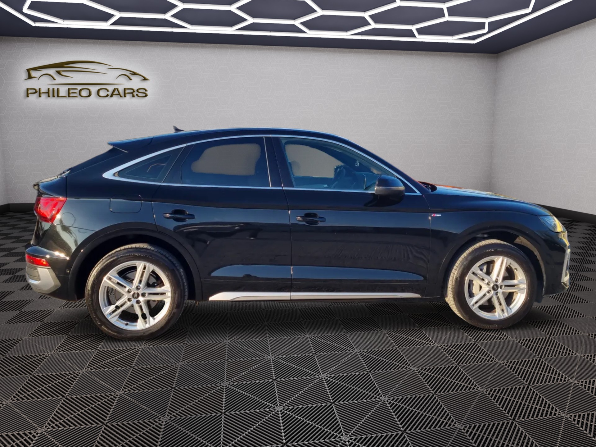 AUDI Q5 Sportback 50 TFSI e PHEV S line quattro S-tronic-image-3