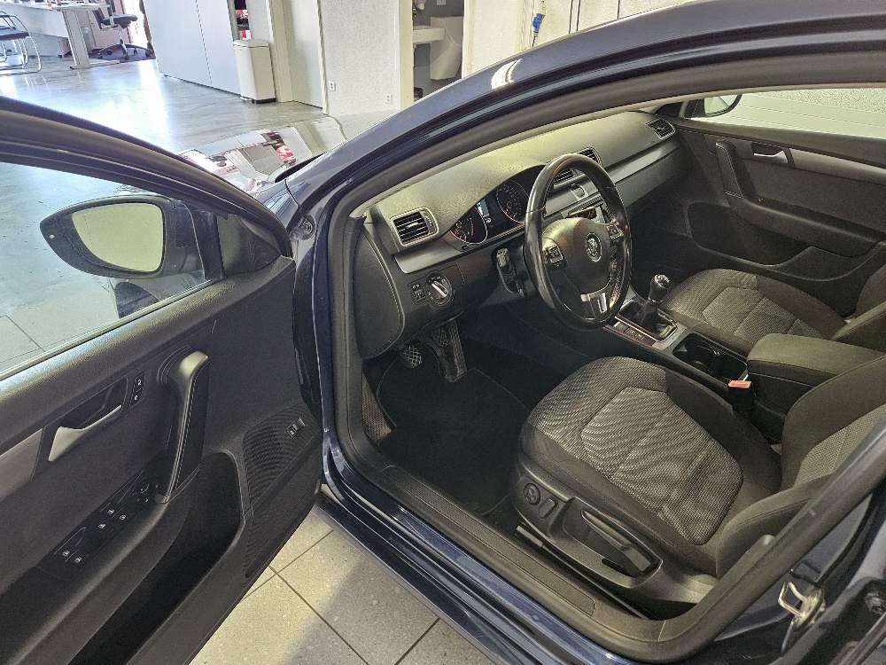 VW Passat Variant 2.0 TDI BMT Comfortline 4Motion-image-8