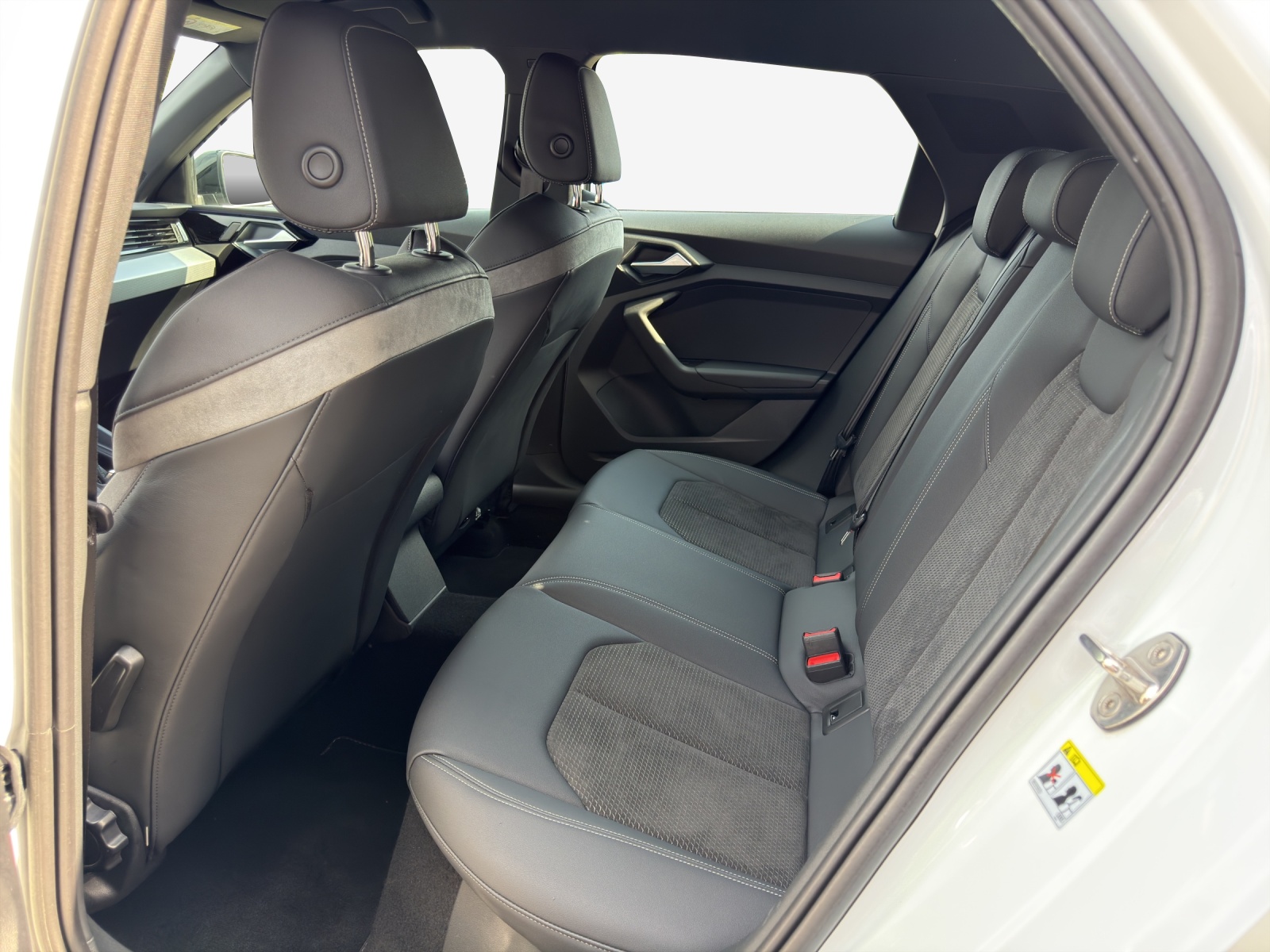 AUDI A1 allstreet 30 TFSI Attraction S-tronic-image-11