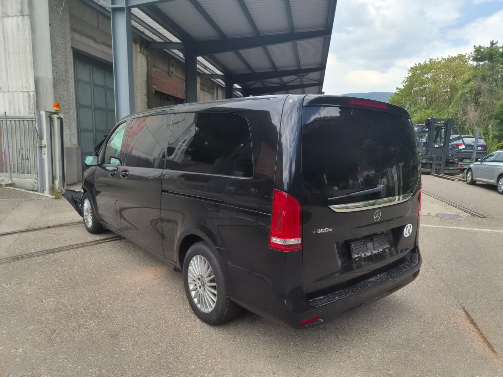 MERCEDES-BENZ V 300 d extralang Avantgarde 9G-Tronic-image-4