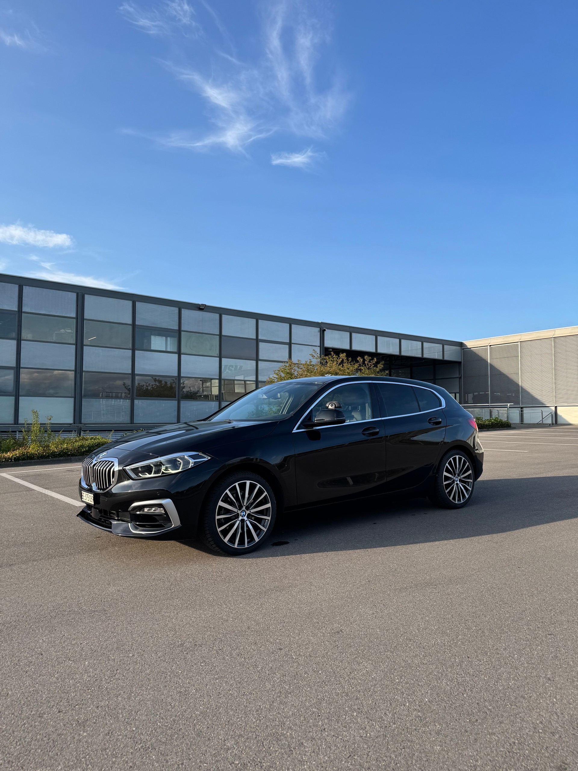 BMW 118i-image-0