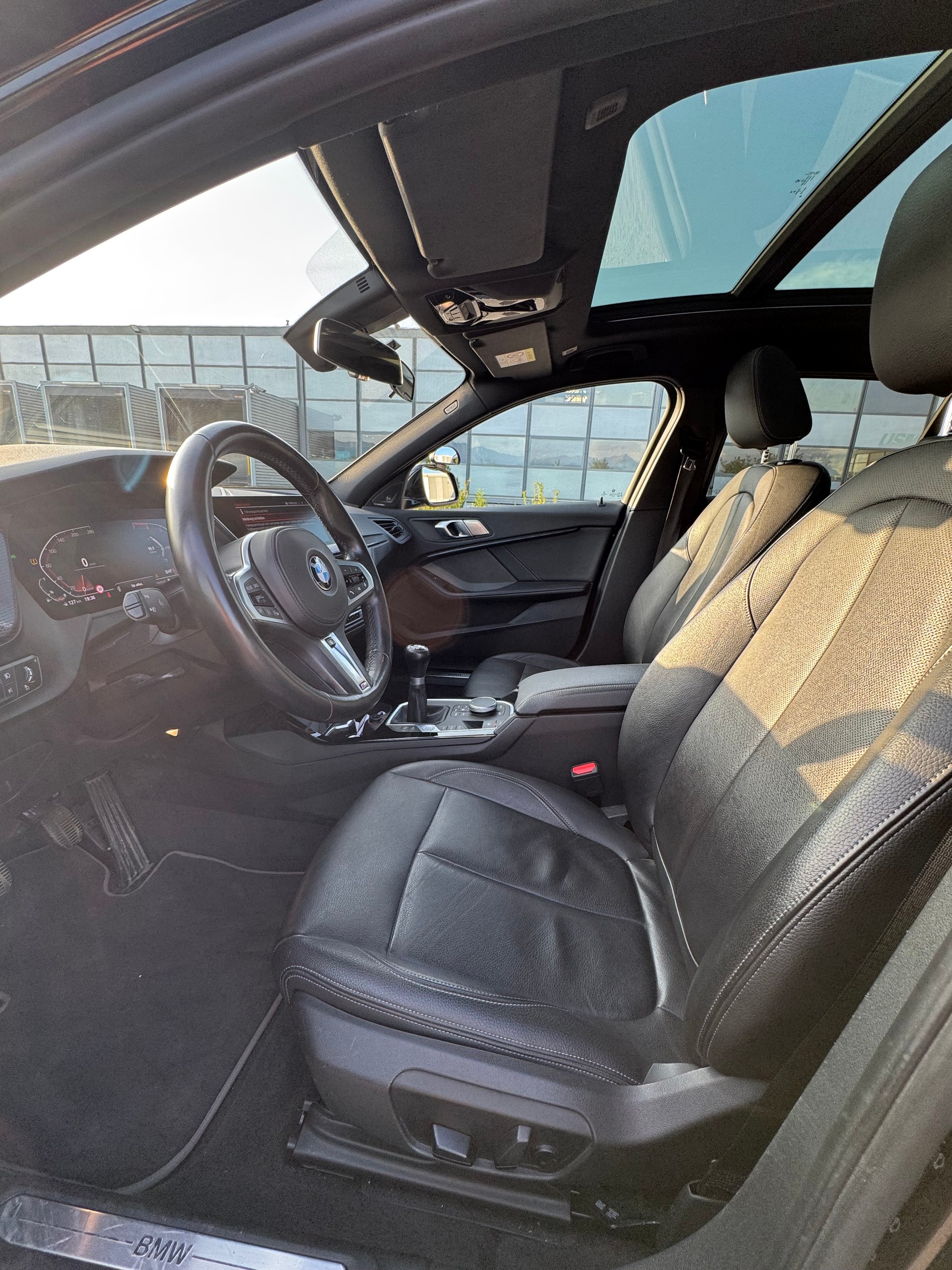 BMW 118i-image-5