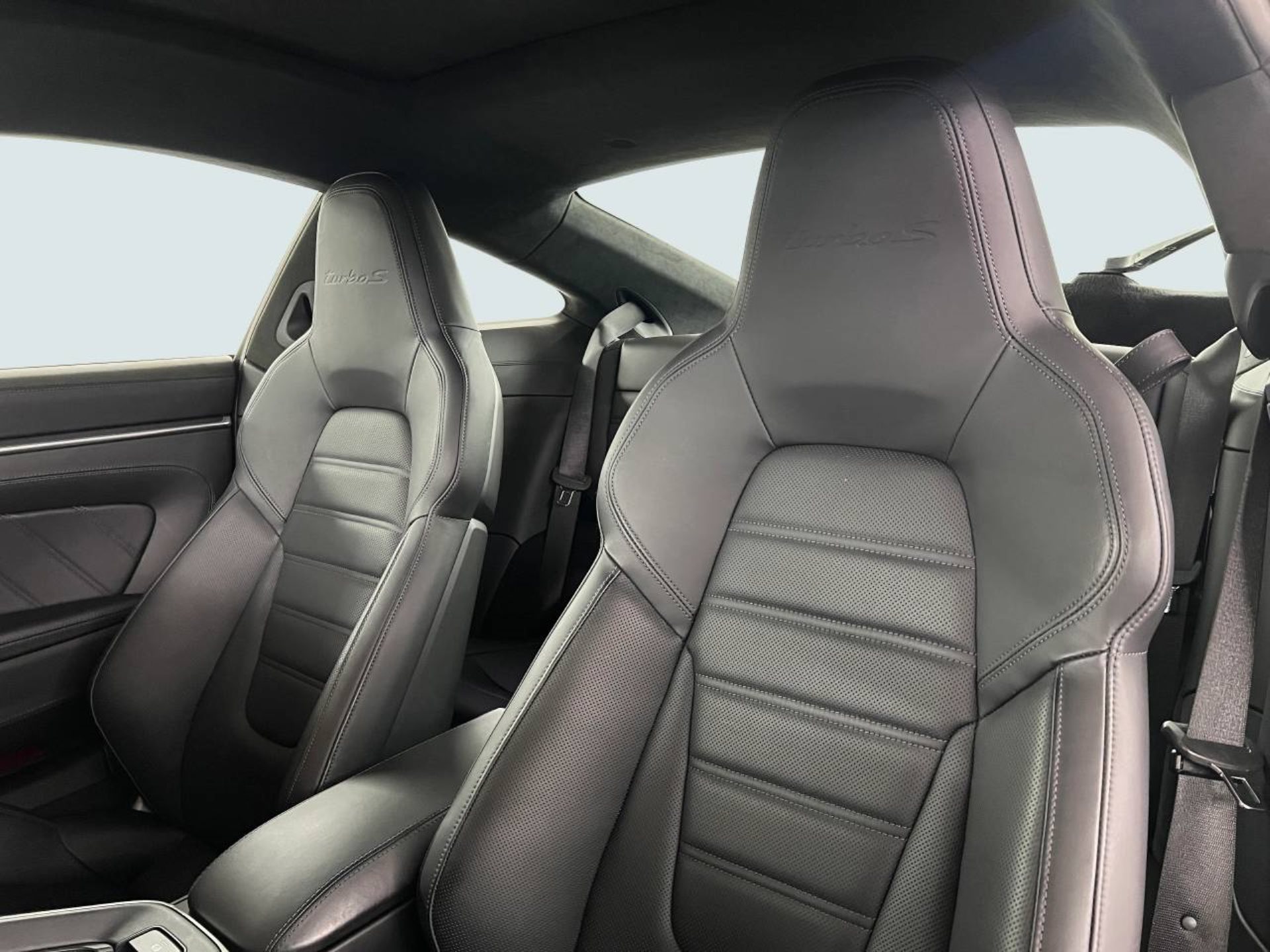 PORSCHE 911 Turbo S-image-4