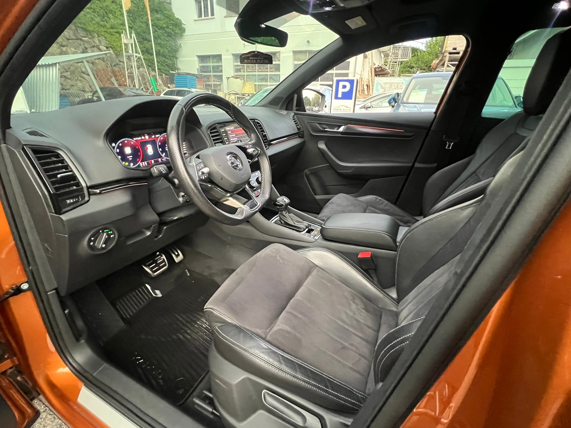 SKODA Karoq 2.0 TDI CR Sport Line 4x4 DSG-image-12