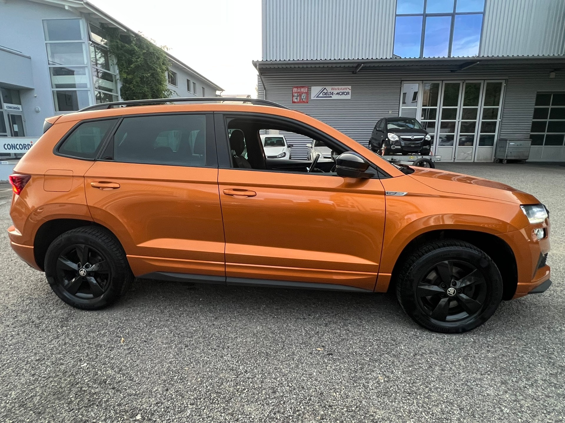 SKODA Karoq 2.0 TDI CR Sport Line 4x4 DSG-image-6