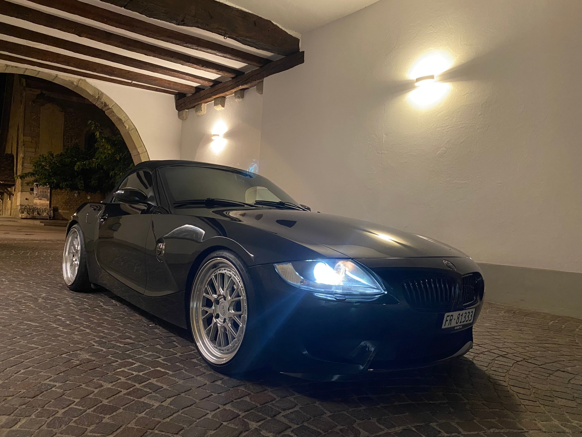 BMW 3.0i-image-4