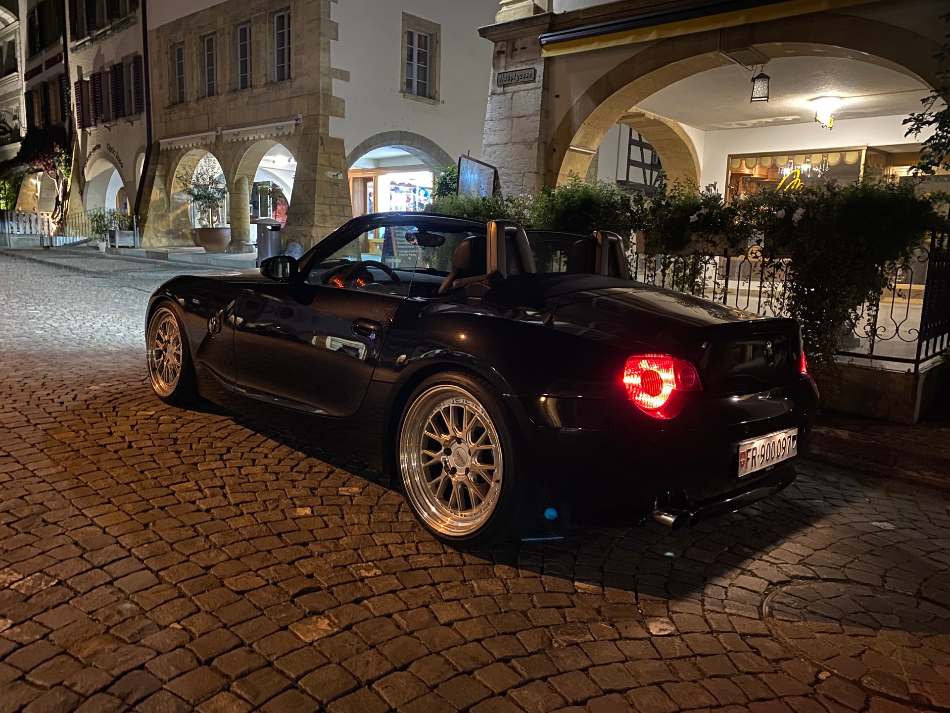 BMW 3.0i-image-2