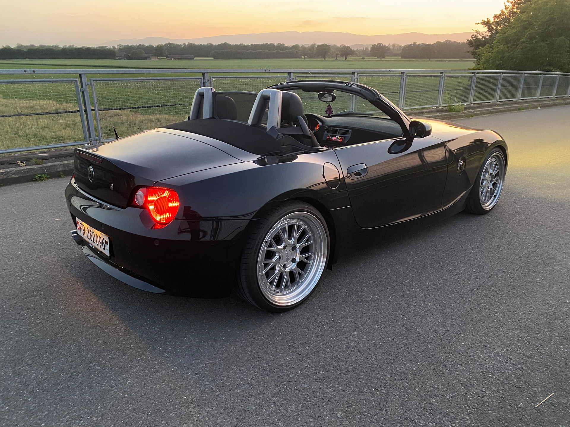 BMW 3.0i-image-3