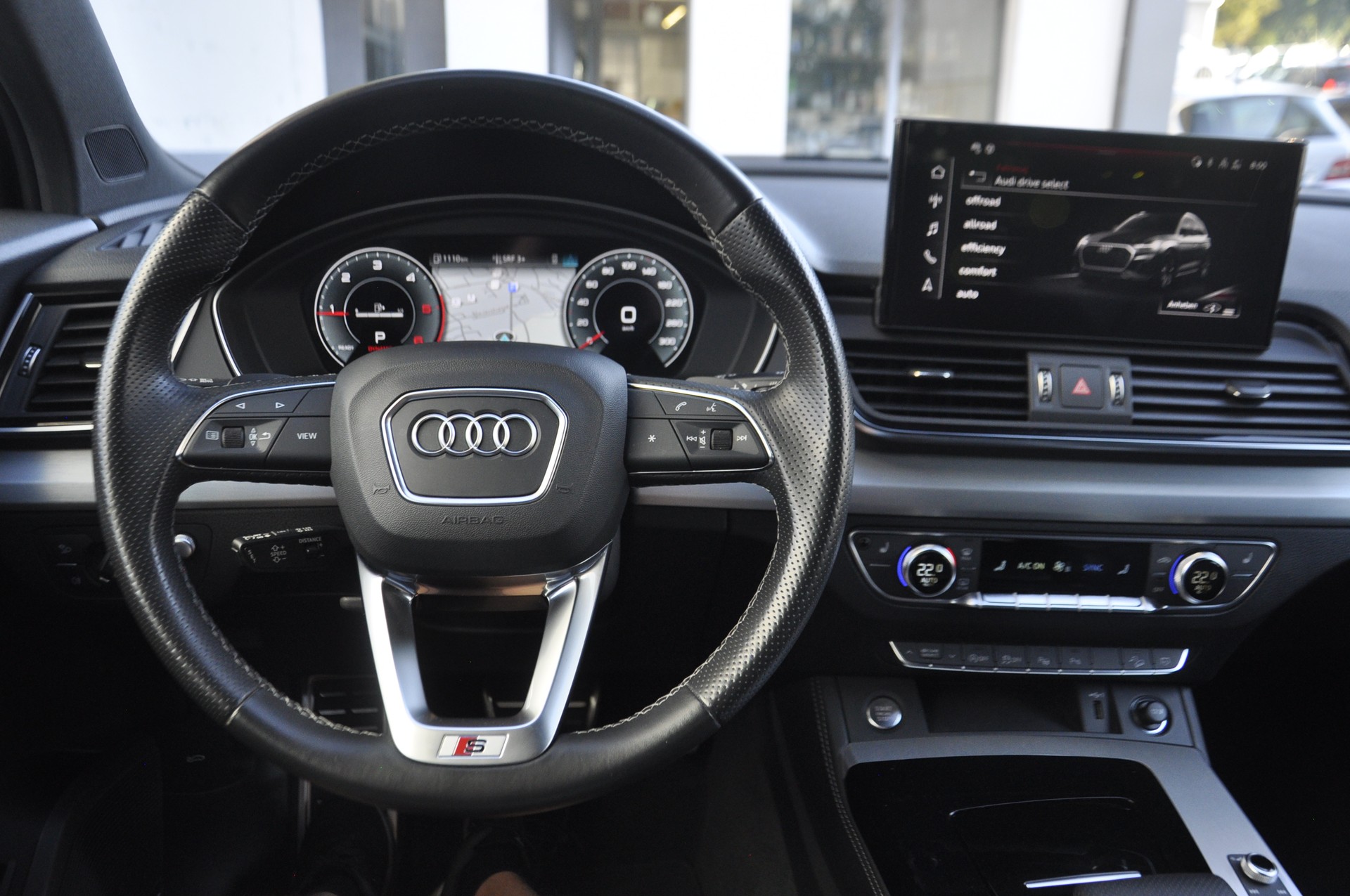 AUDI Q5 40 TDI Black Edition S line competition quattro S-tronic I Anhängerkupplung-image-9