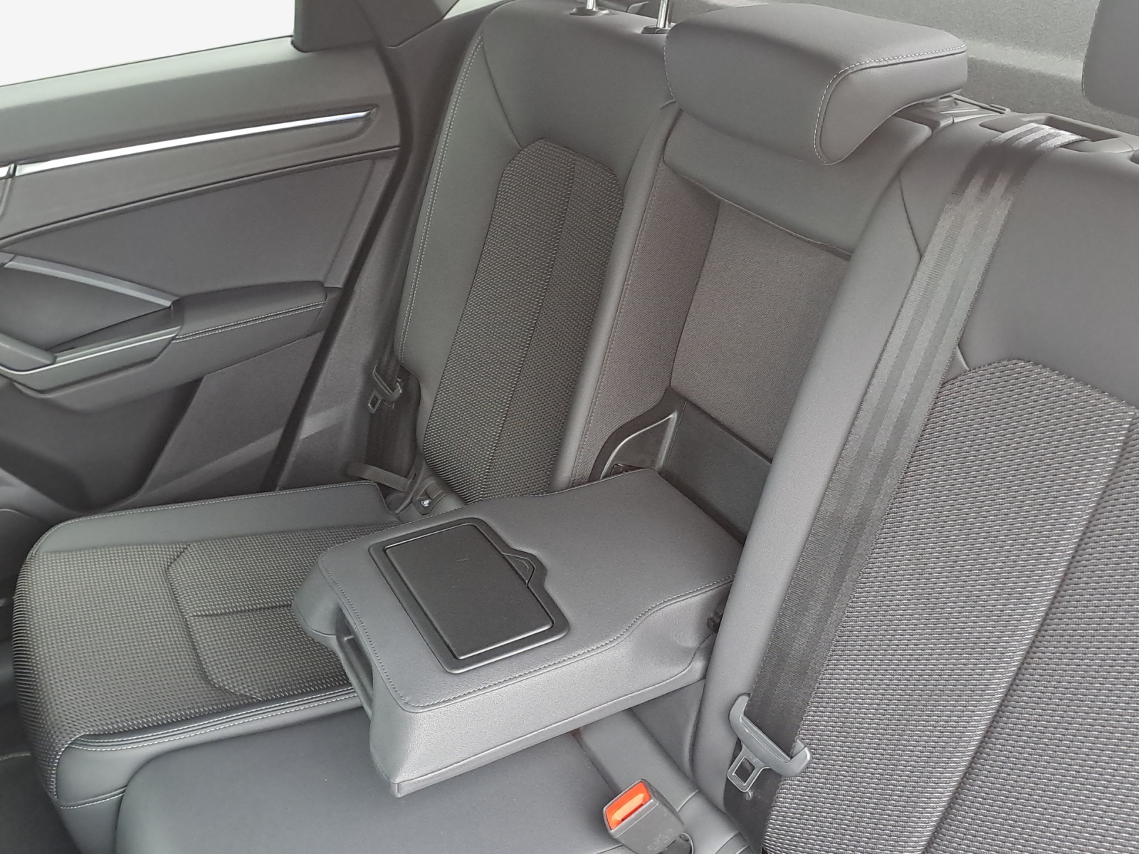AUDI Q3 Sportback 35 TFSI S line Attraction S-tronic-image-11