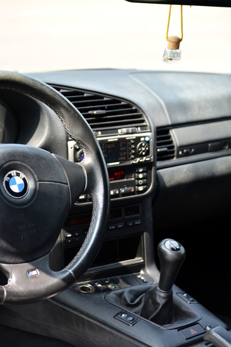 BMW 323i Coupé Sport Edition-image-7