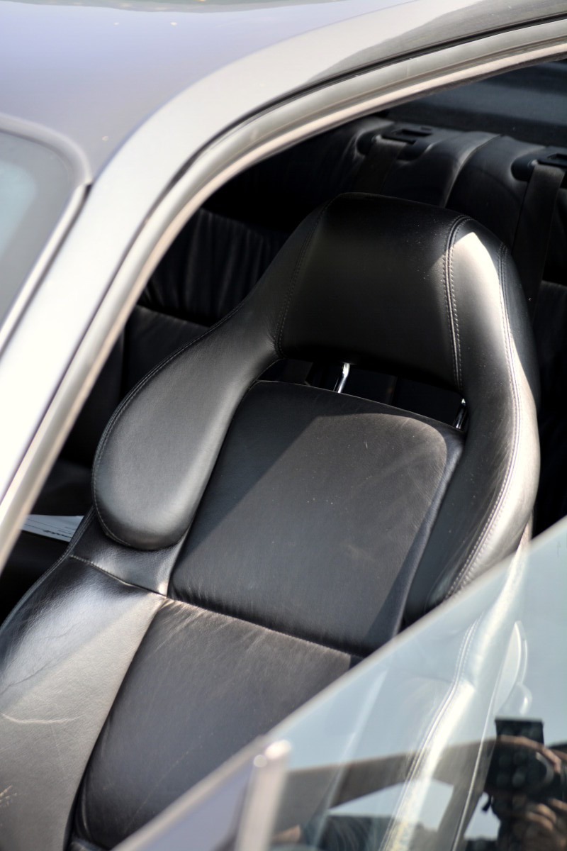 BMW 323i Coupé Sport Edition-image-8
