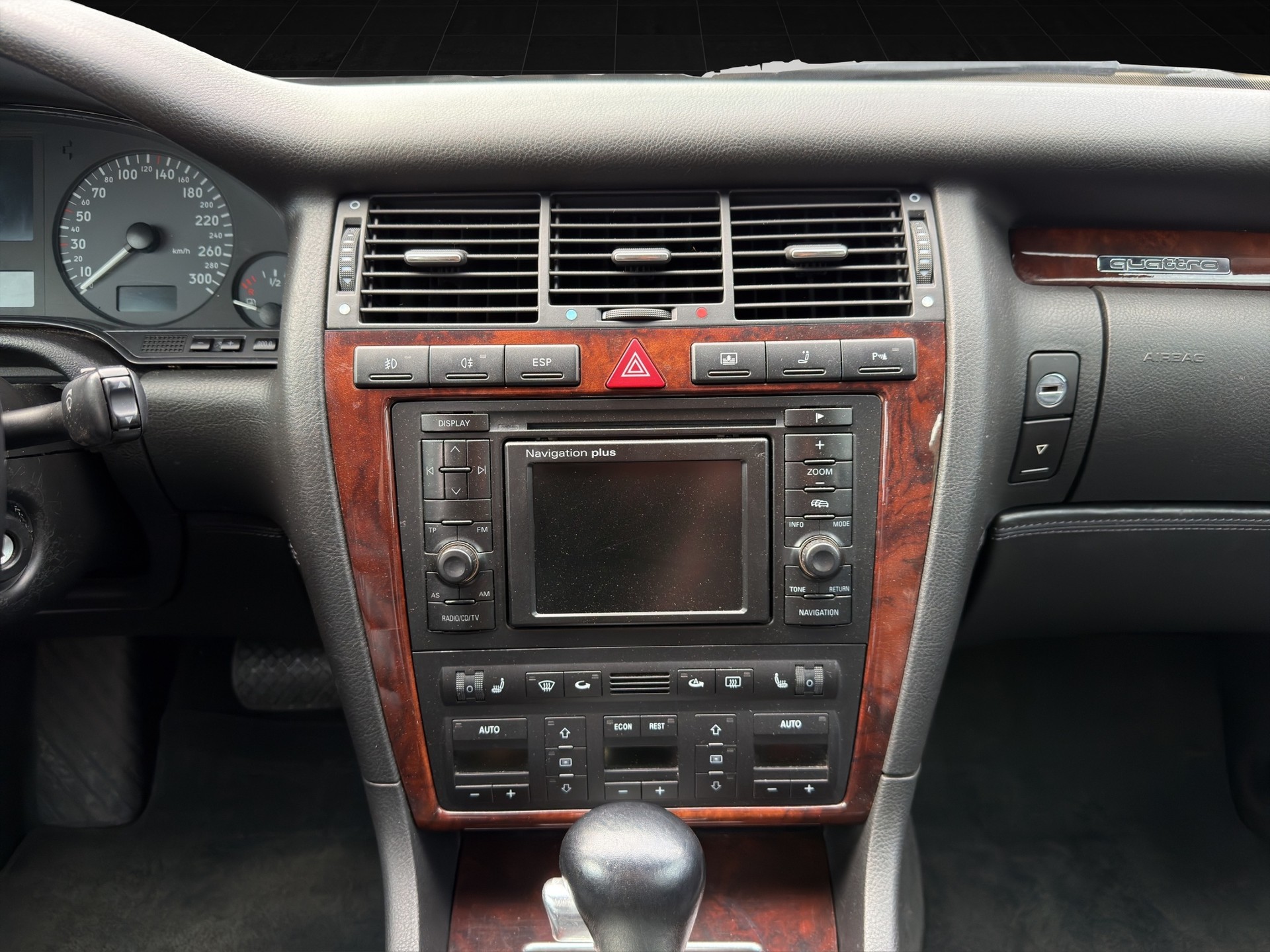 AUDI S8 4.2 quattro-image-14
