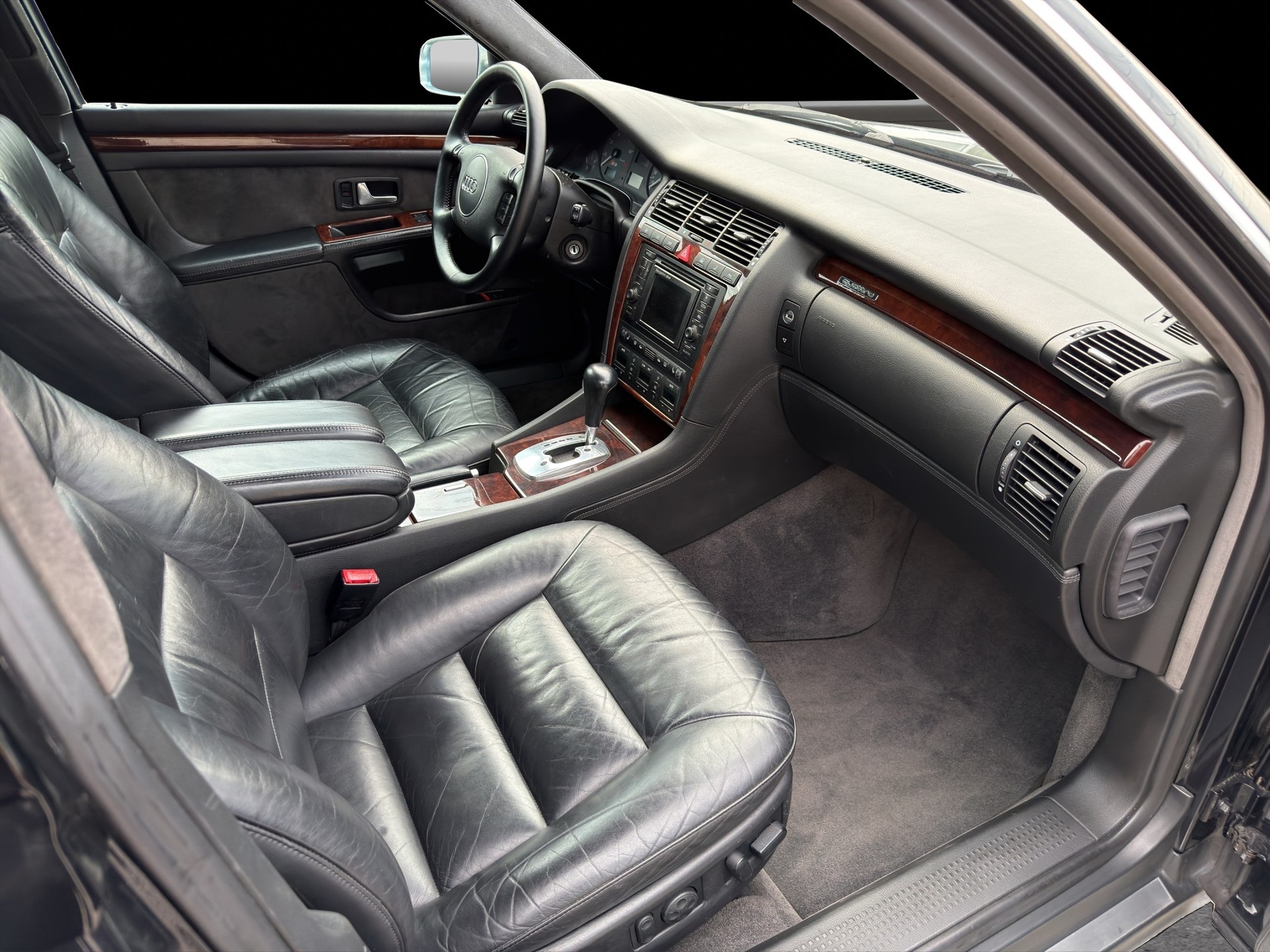 AUDI S8 4.2 quattro-image-10