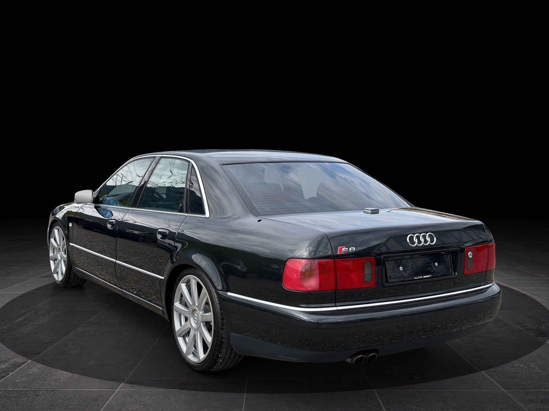 AUDI S8 4.2 quattro-image-3