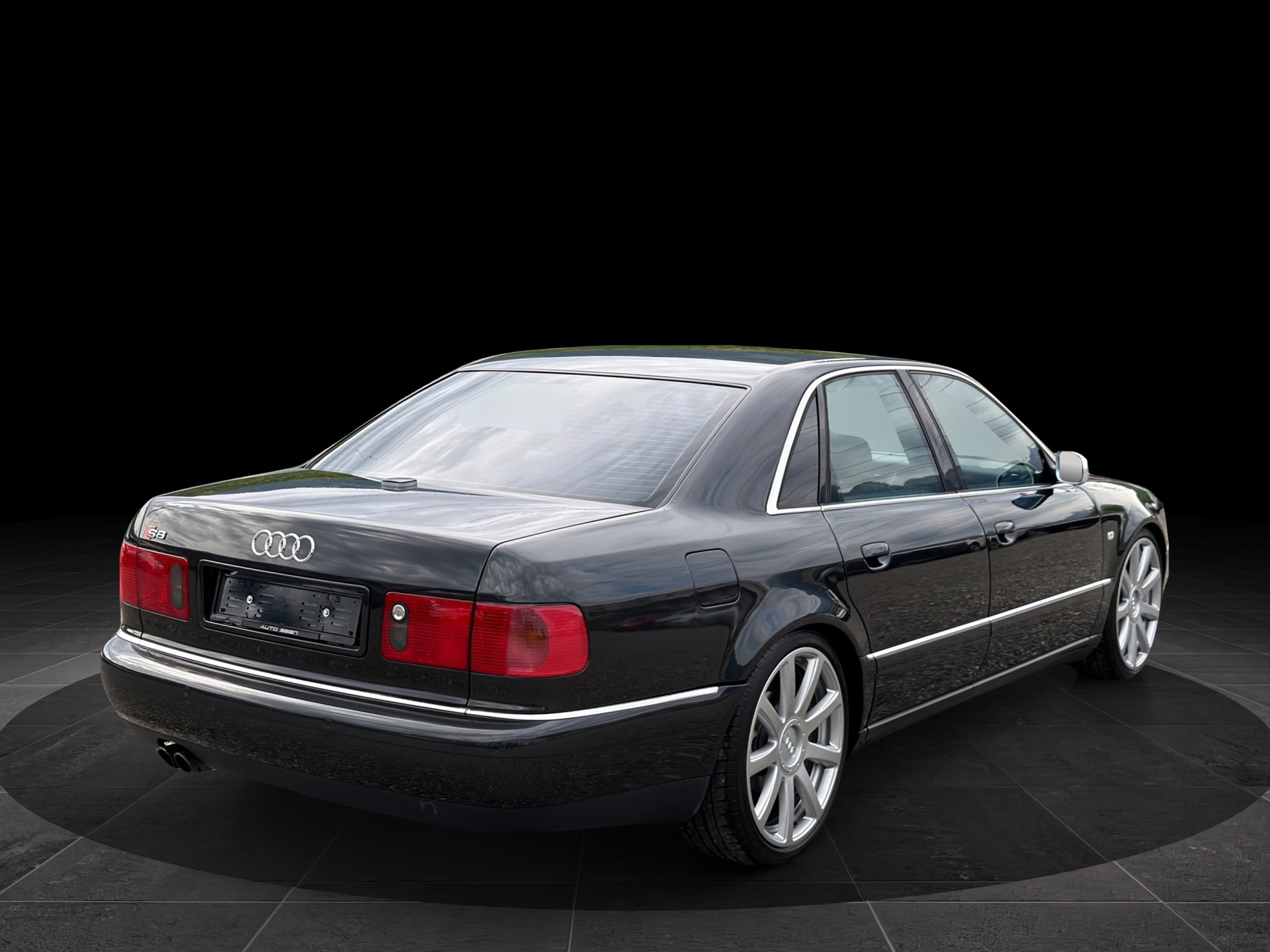 AUDI S8 4.2 quattro-image-1