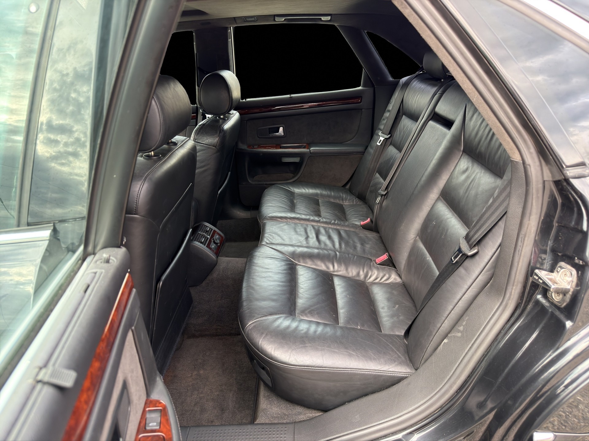 AUDI S8 4.2 quattro-image-8