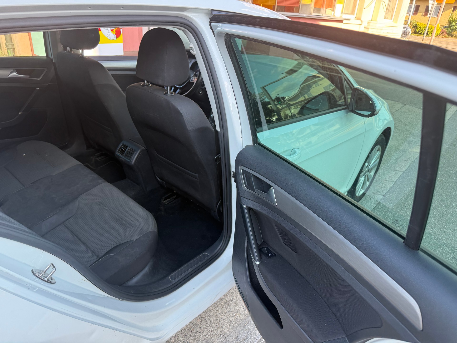 VW Golf 1.4 TSI Highline DSG-image-9